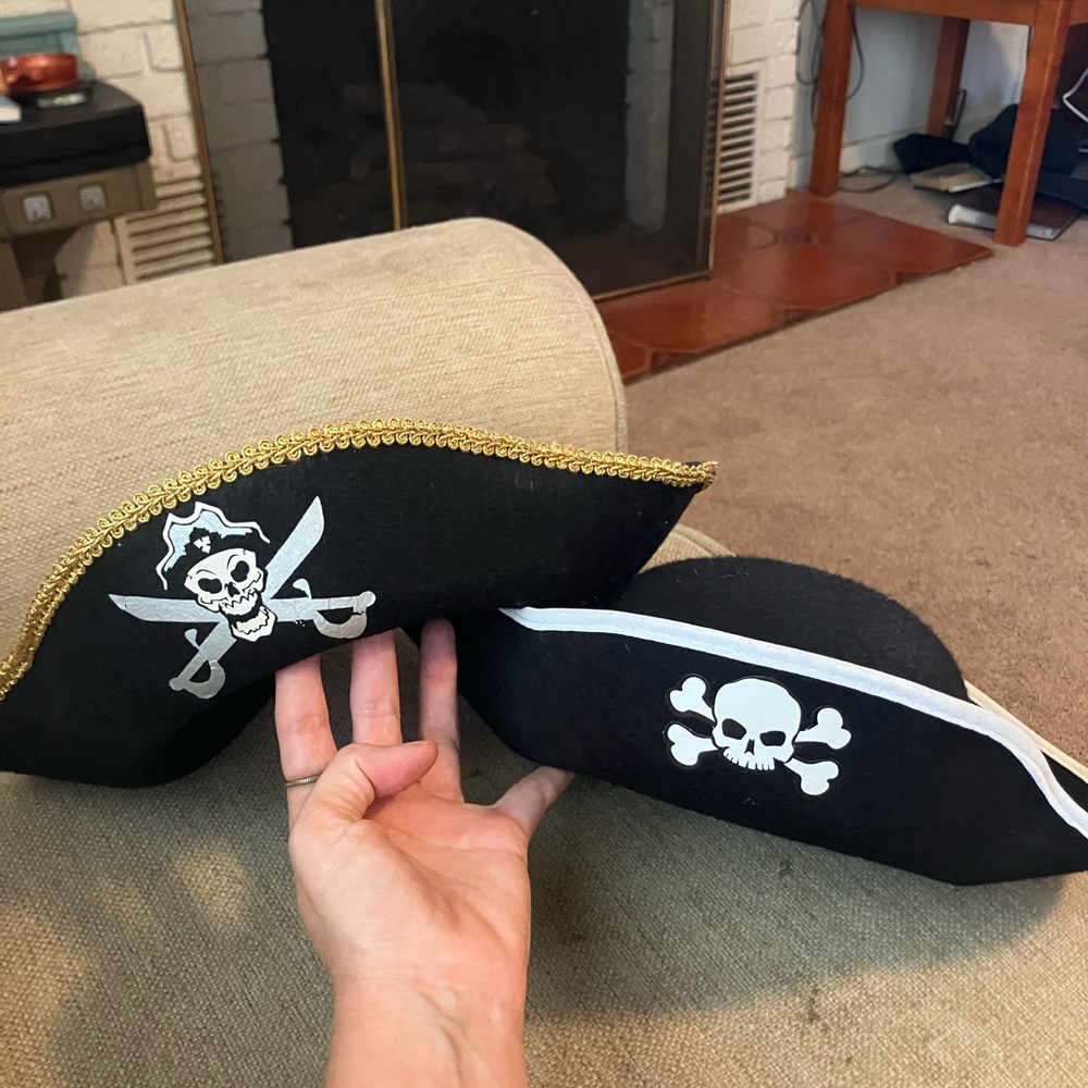 Bundle of two pirate hats